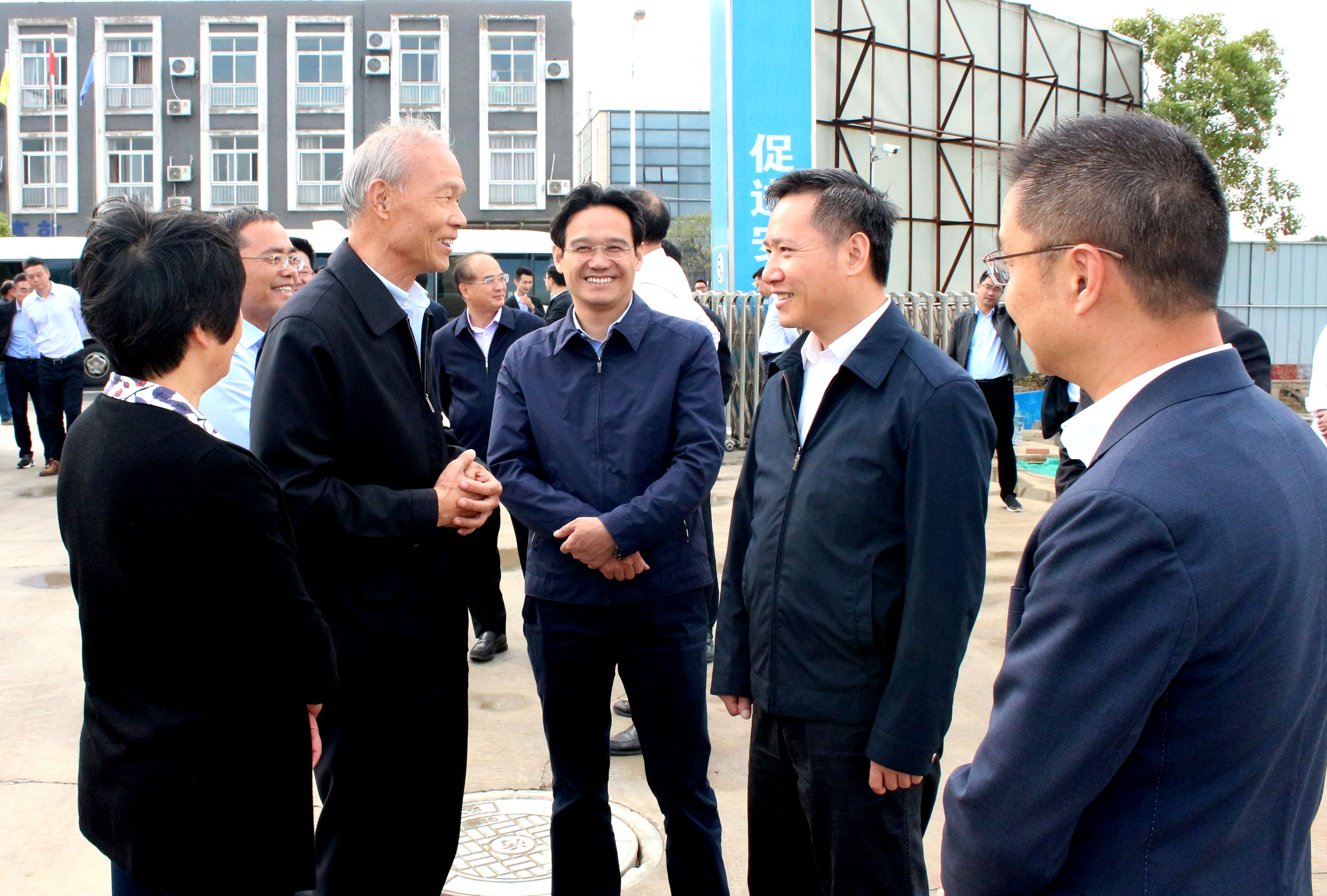 溧陽市四套班子領導一行來上上電纜新廠區(qū)督查