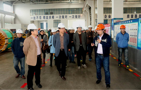 2015年11月21日，市光華高中黨員、教師來(lái)上上電纜參觀